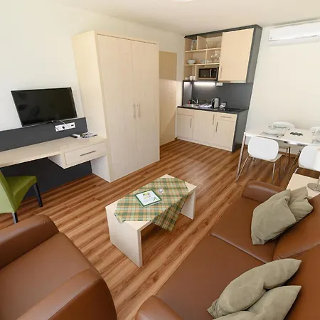 A Mi Hazunk Денешдиаш