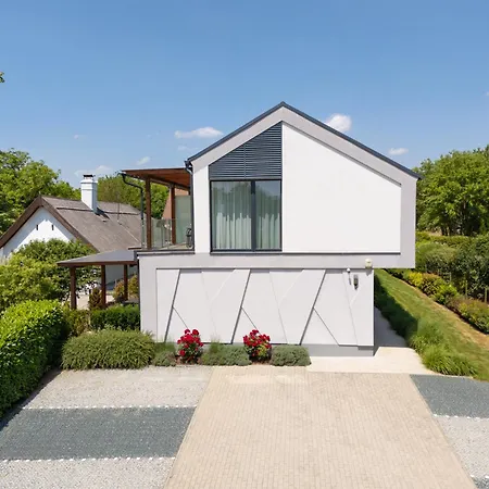 A Mi Hazunk * גיינסדיאס