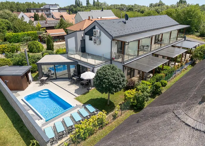 A Mi Hazunk דירה *